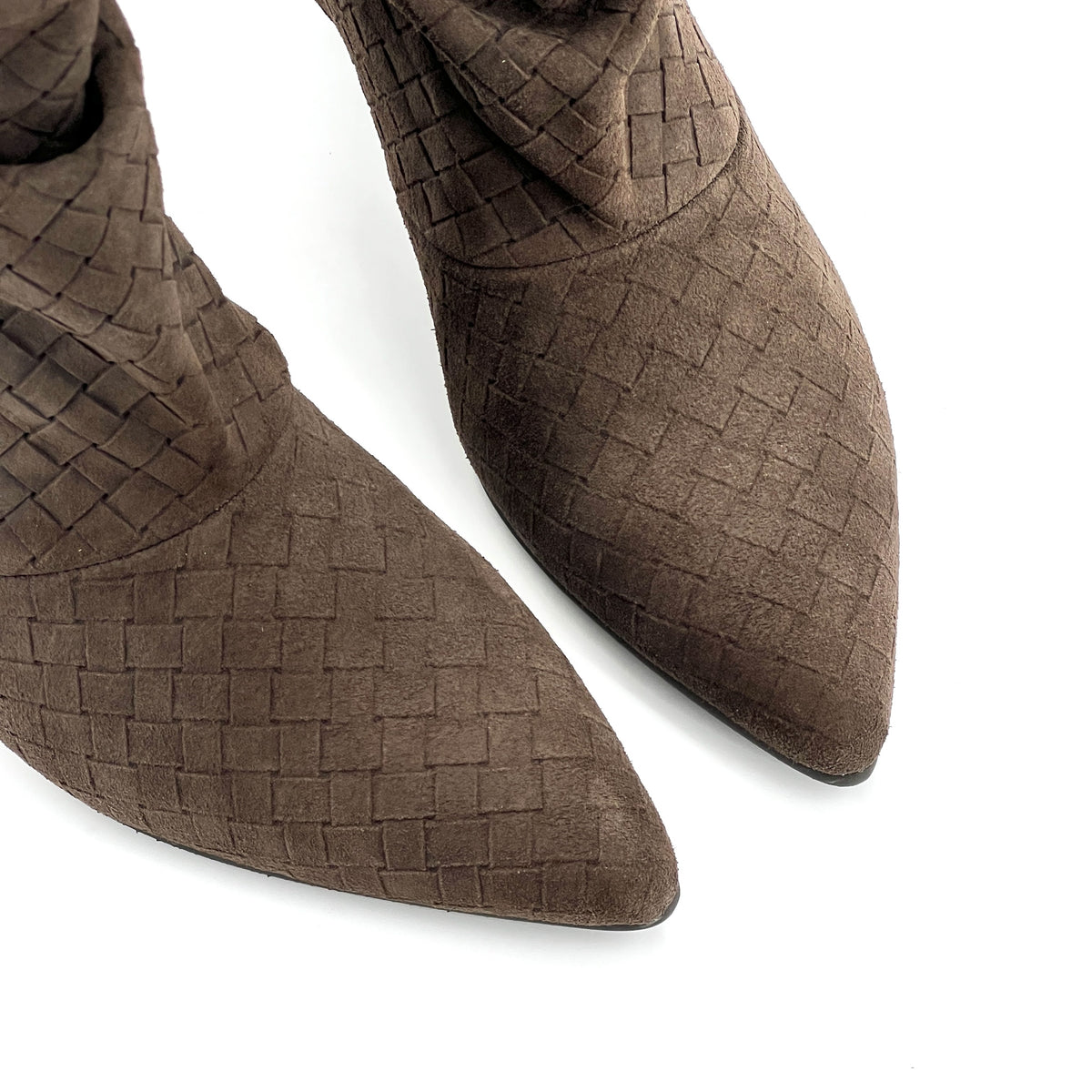 MARRÓN