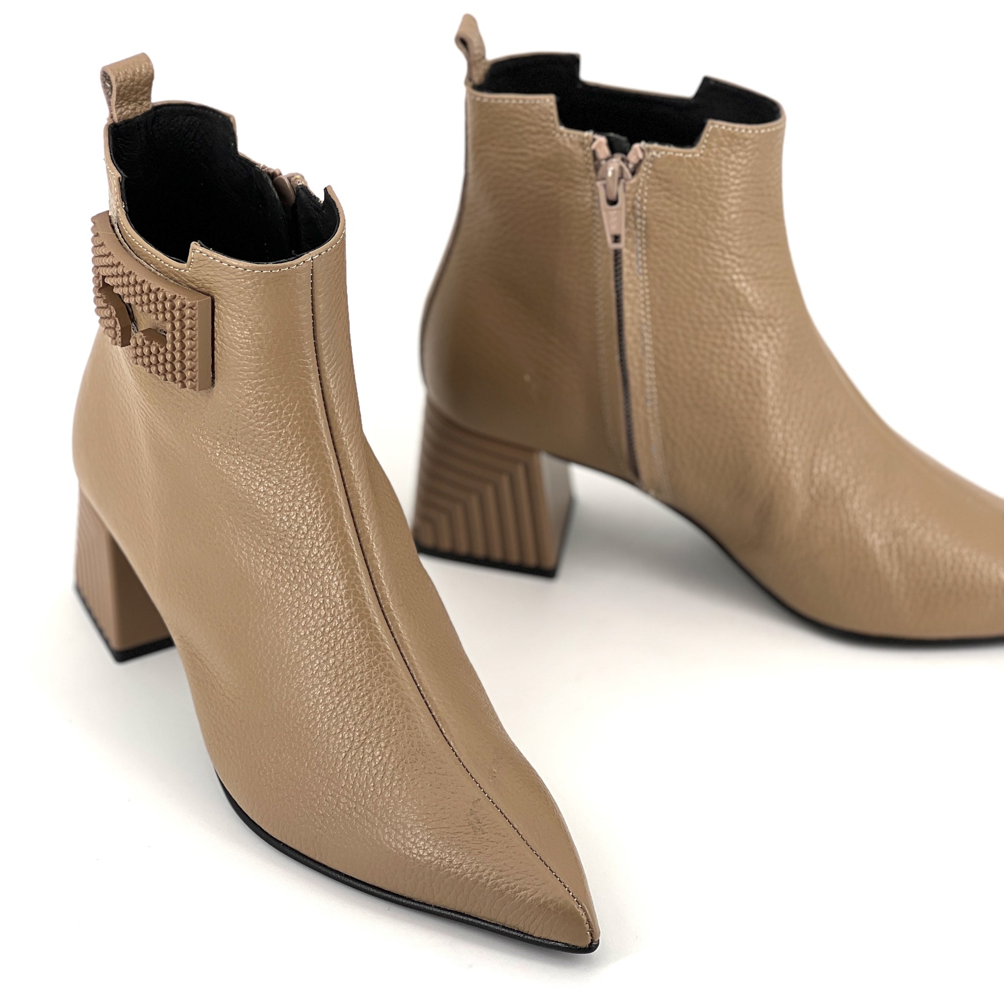TAUPE